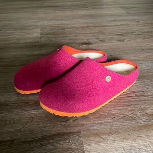 Birkenstock Women's Kaprun Happy Lamb. Pink and orange. Size 39 / 9